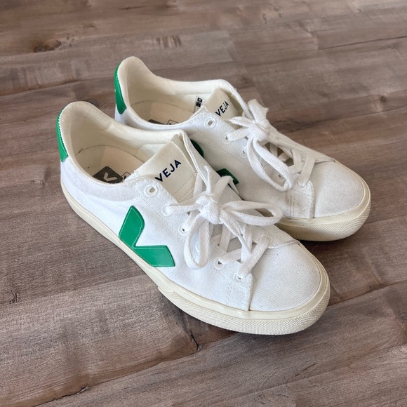 VEJA Women's Campo Low Top Sneakers - Picture 7 of 7